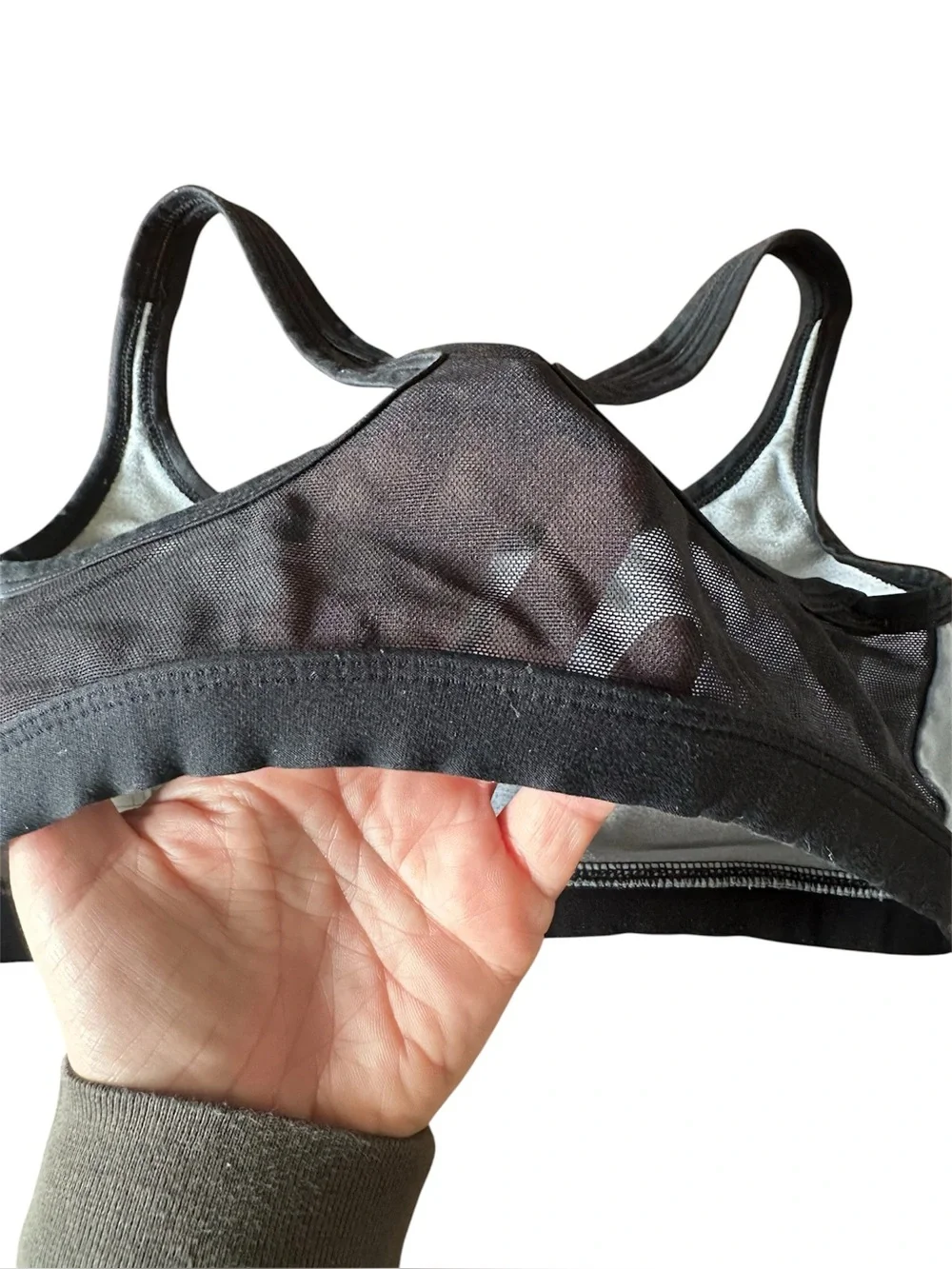 BUNDLE (4) Women’s Nike sport bras Size Small